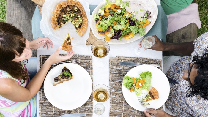Why Social Eating Should Be in Your Schedule