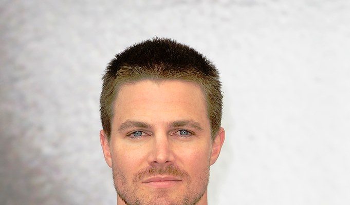 Arrow Star Stephen Amell shares workout for Fitness Friday,