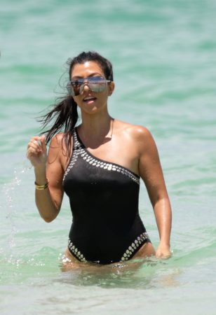 Kourtney Kardashian bikini