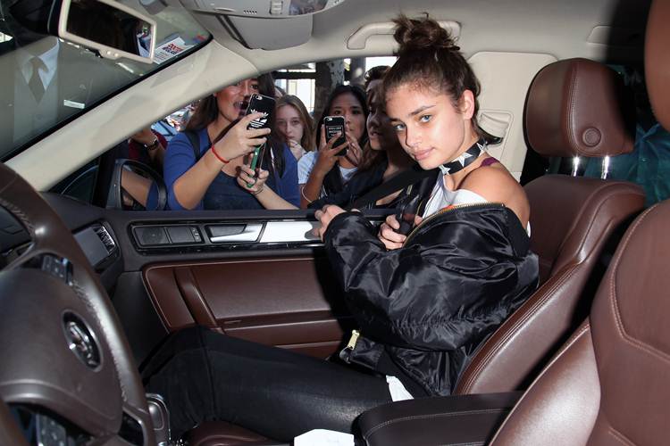 Taylor Hill Net Worth, Lifestyle, Biography, Wiki, Boyfriend, Family And More.