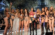 Watch VS Fashion Show 2016 on CBS with VS Angels Flaunting Super Toned Bodies, Wings, VS Lingerie, & Fantasy Bra